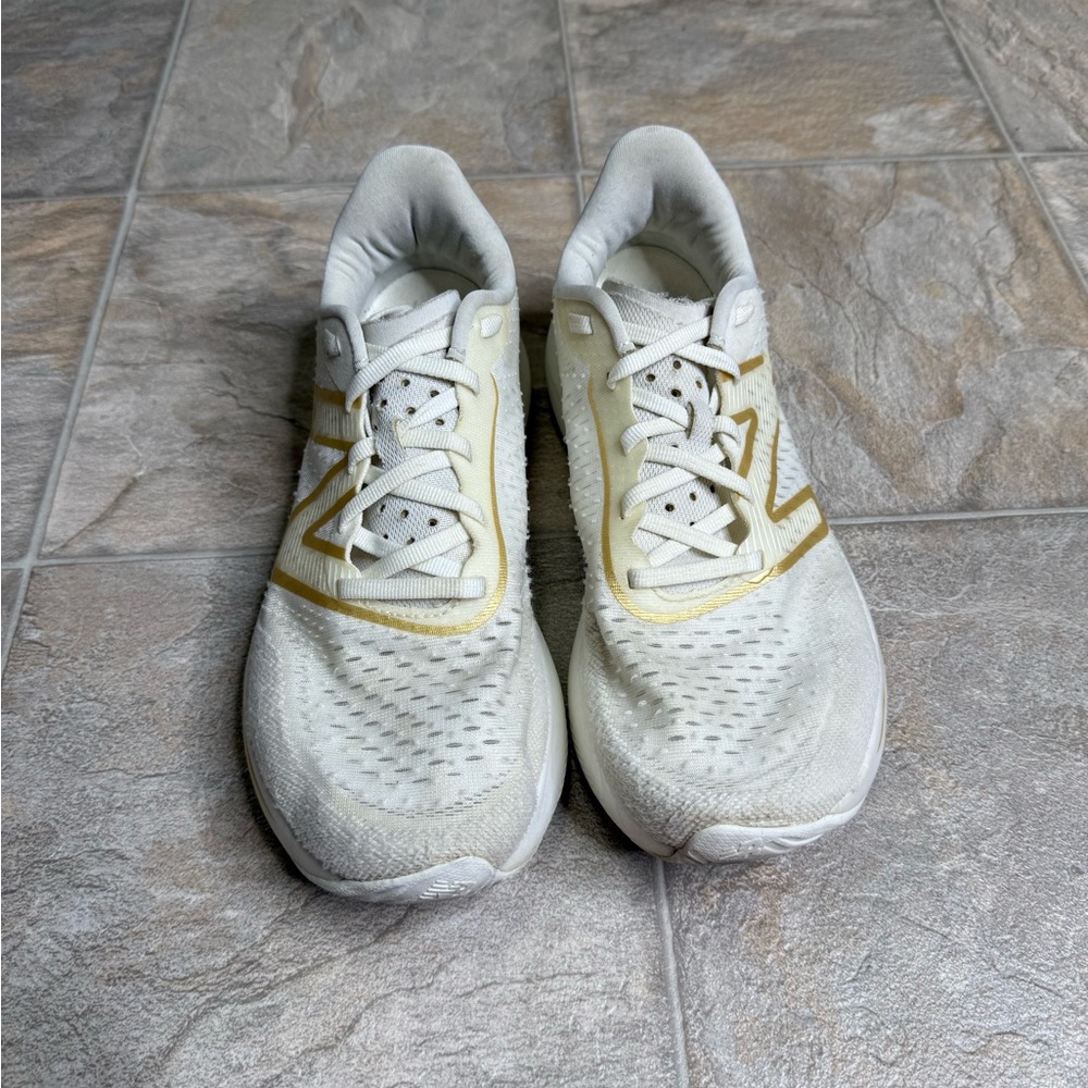 New Balance Fuel Cell Rebel V3 Women’s Shoe Size 8.5 White WFCXMW3 Preowned